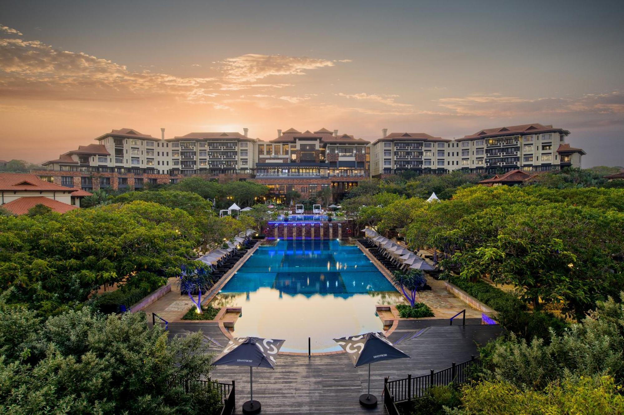 The Capital Zimbali Hotel Ballito Exterior foto The Village at Sunway Putra