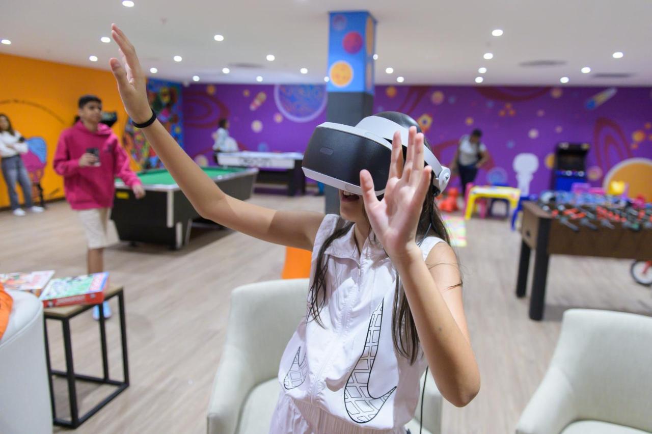 The Capital Zimbali Hotel Ballito Exterior foto A child using a PlayStation VR headset