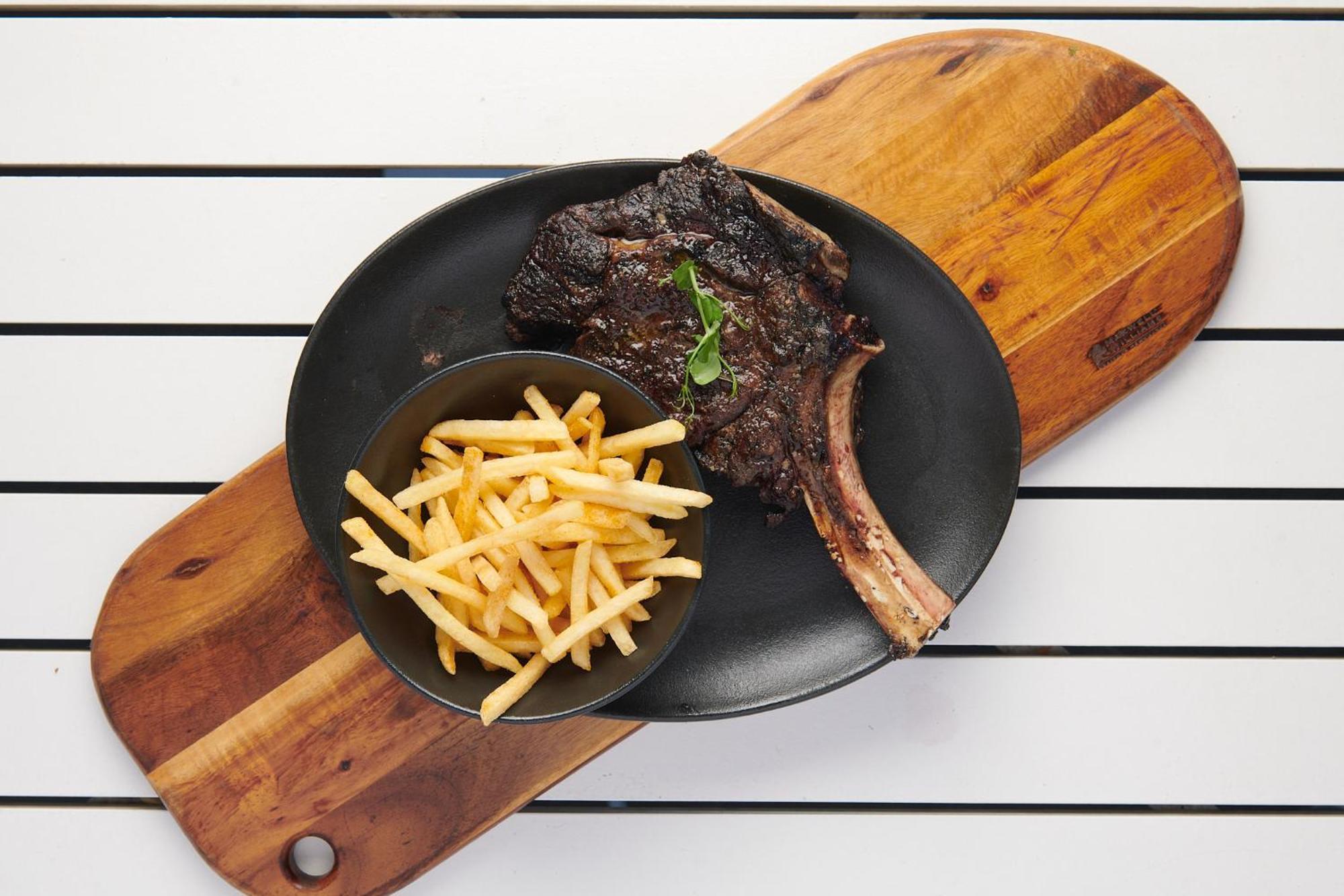 The Capital Zimbali Hotel Ballito Exterior foto A steak and chips meal