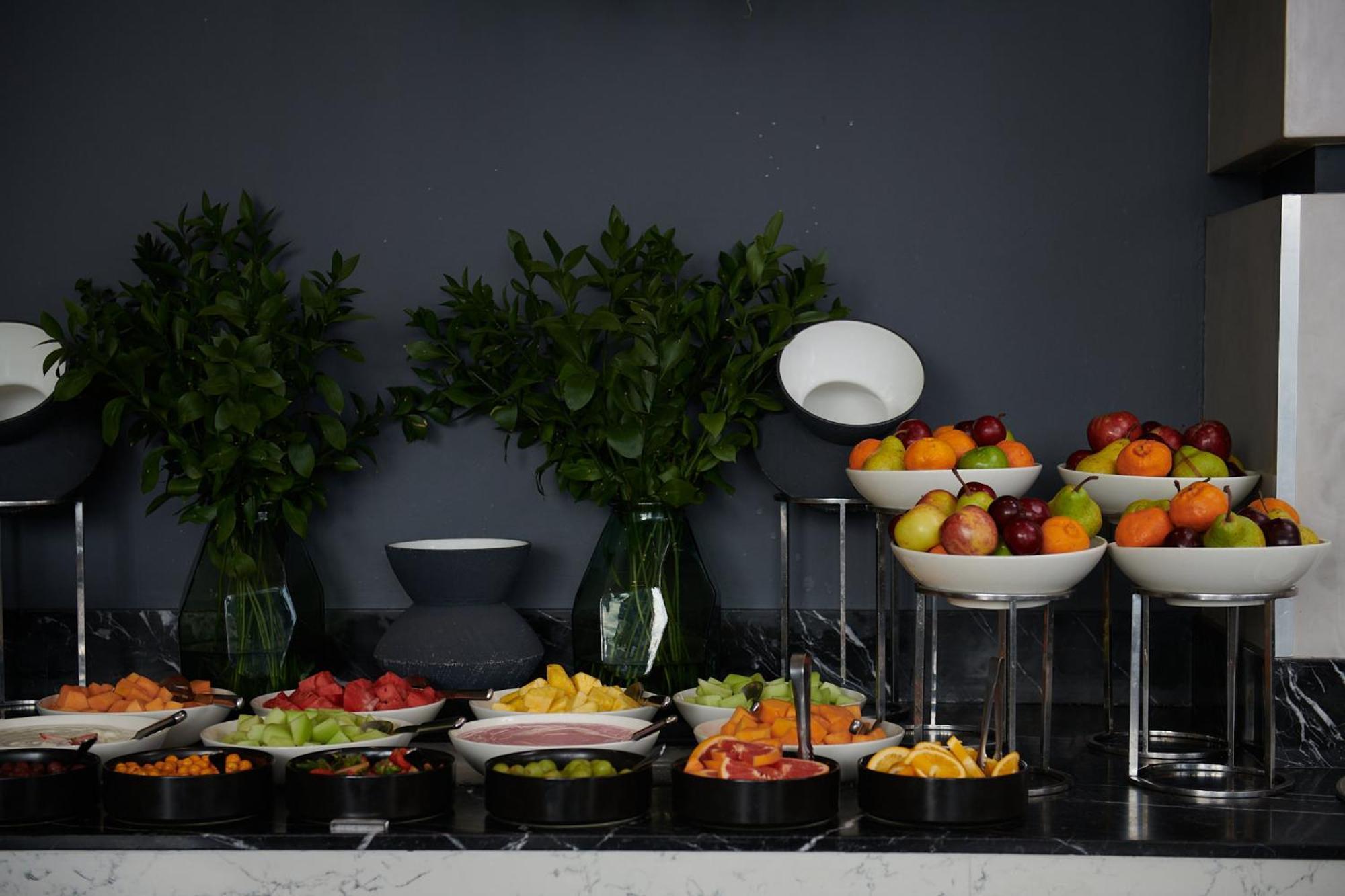 The Capital Zimbali Hotel Ballito Exterior foto A fruit salad buffet