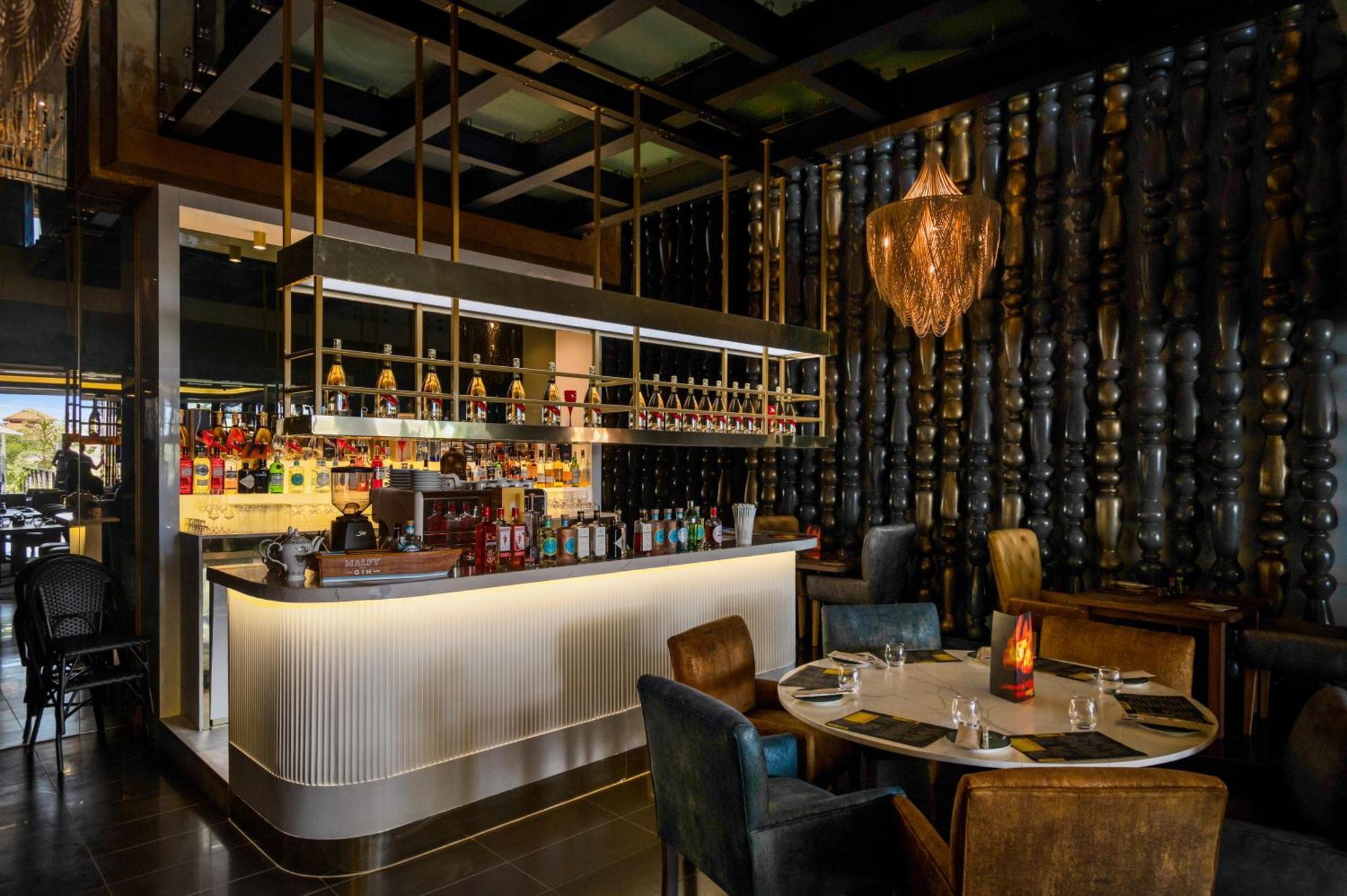 The Capital Zimbali Hotel Ballito Exterior foto The bar at the restaurant